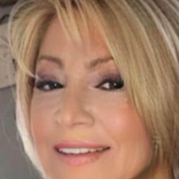 Meet your Posher, Kris - Picture 1 of 2